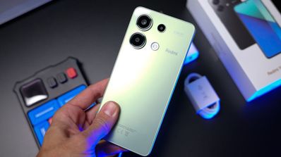 redmi note 13 en mano