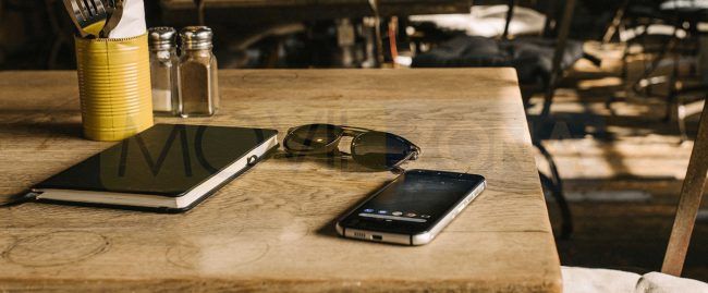 CAT S52 en mesa