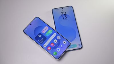 Samsung Galaxy S25 y S25+ juntos en mesa