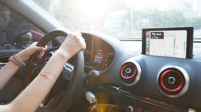 conducir pantalla coche mapa google