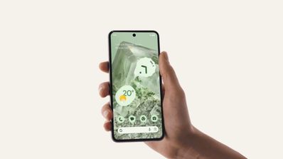 google pixel 8 en mano