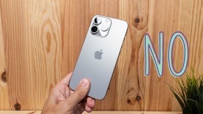 iphone 15 pro max en mano no