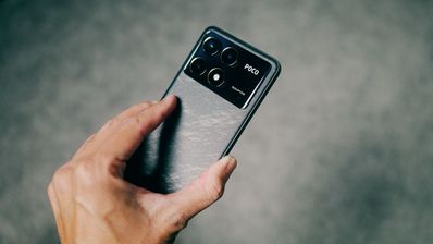 poco f6 pro movil mano