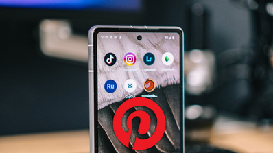 Google Pixel 7 con logo de Pinterest