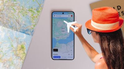 google maps mapas chica con avioncito mano