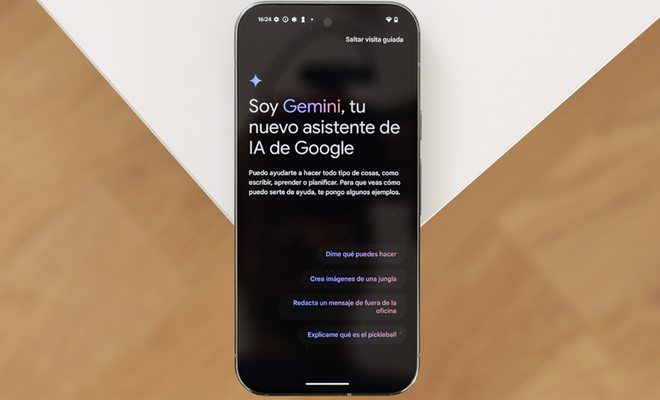 Interfaz de bienvenida del asistente de inteligencia artificial Gemini en la pantalla de un teléfono Android.