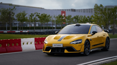 El coche Xiaomi SU7 Ultra en Gran Turismo 7