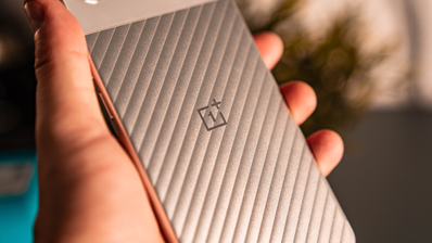 Logo de OnePlus en uno de sus móviles