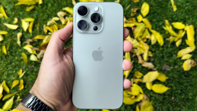 iPhone en mano
