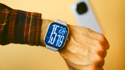redmi watch 5 mano movil detras