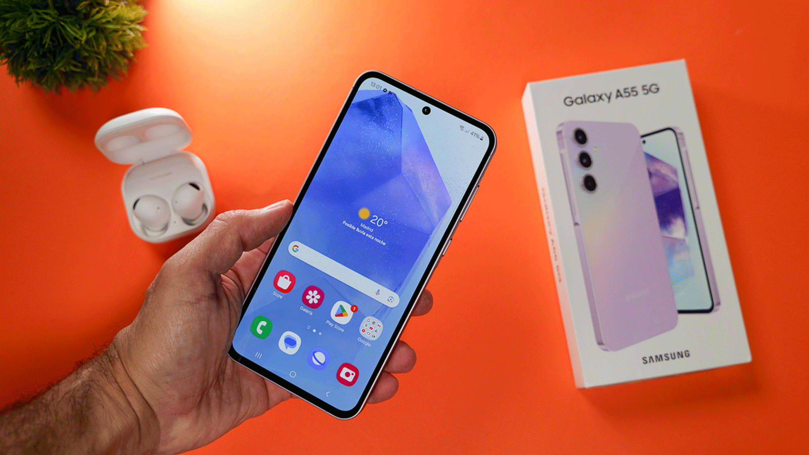 Galaxy A55 5G en mano