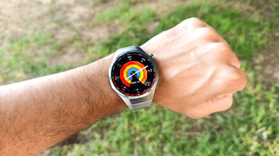 Huawei Watch GT5 en mano