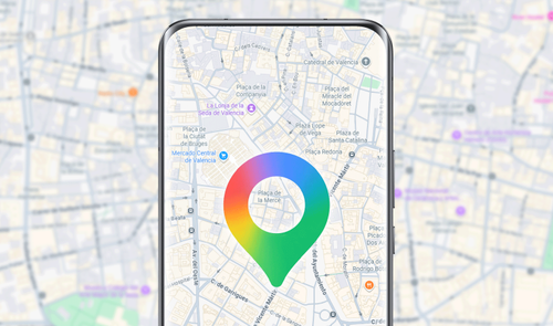Icono de Google Maps sobre smartphone en el mapa