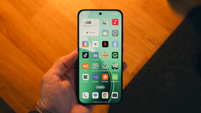 OPPO Reno14 en mano