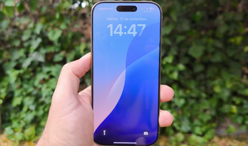 iPhone 16 Pro en mano
