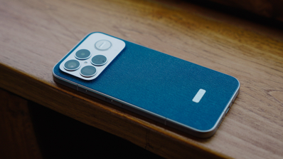 POCO F8 Ultra sobre la mesa.