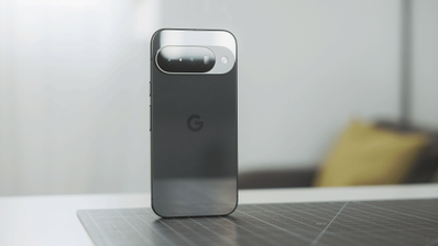 Cámaras del Google Pixel 10 sobre la mesa