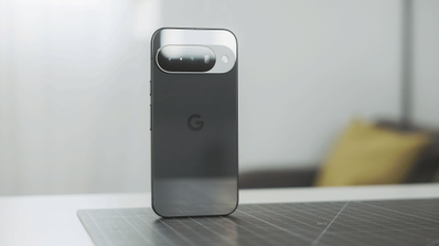 Cámaras del Google Pixel 10 sobre la mesa