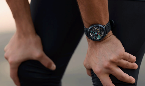 Deportista con el Amazfit Active Max