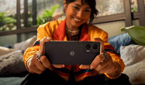 Motorola Moto G35 en mano