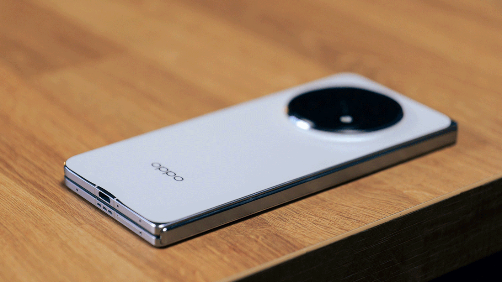 OPPO Find N5 sobre la mesa