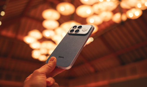 POCO F8 Ultra en mano