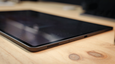 Tablet Samsung Galaxy con altavoces estereo