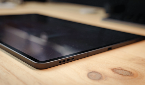 Tablet Samsung Galaxy con altavoces estereo
