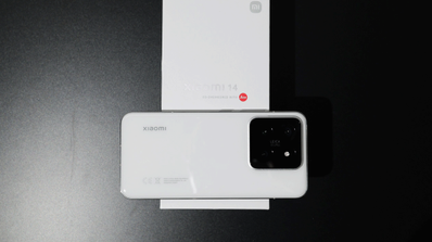 Xiaomi 14 sobre su caja