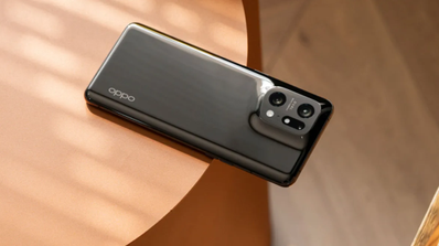 OPPO Find X5 Pro sobre la mesa