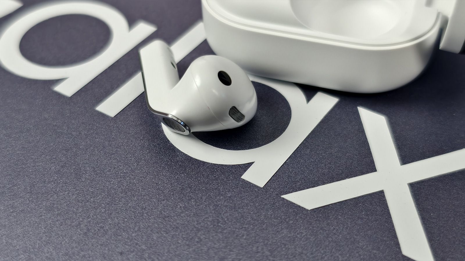 Auricular Galaxy Buds4 en color blanco