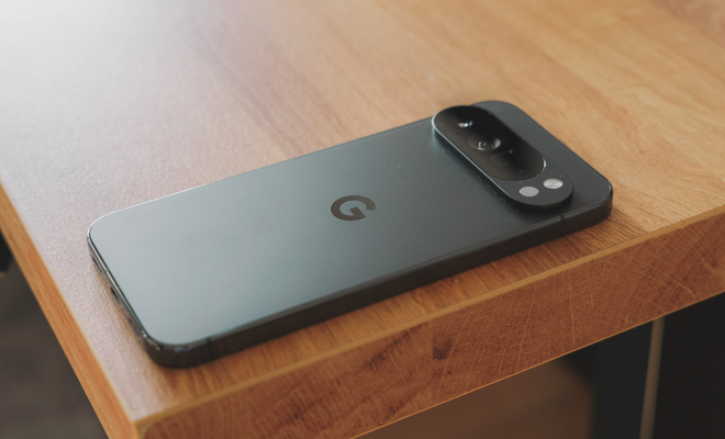 Google Pixel 10 Pro XL sobre la mesa