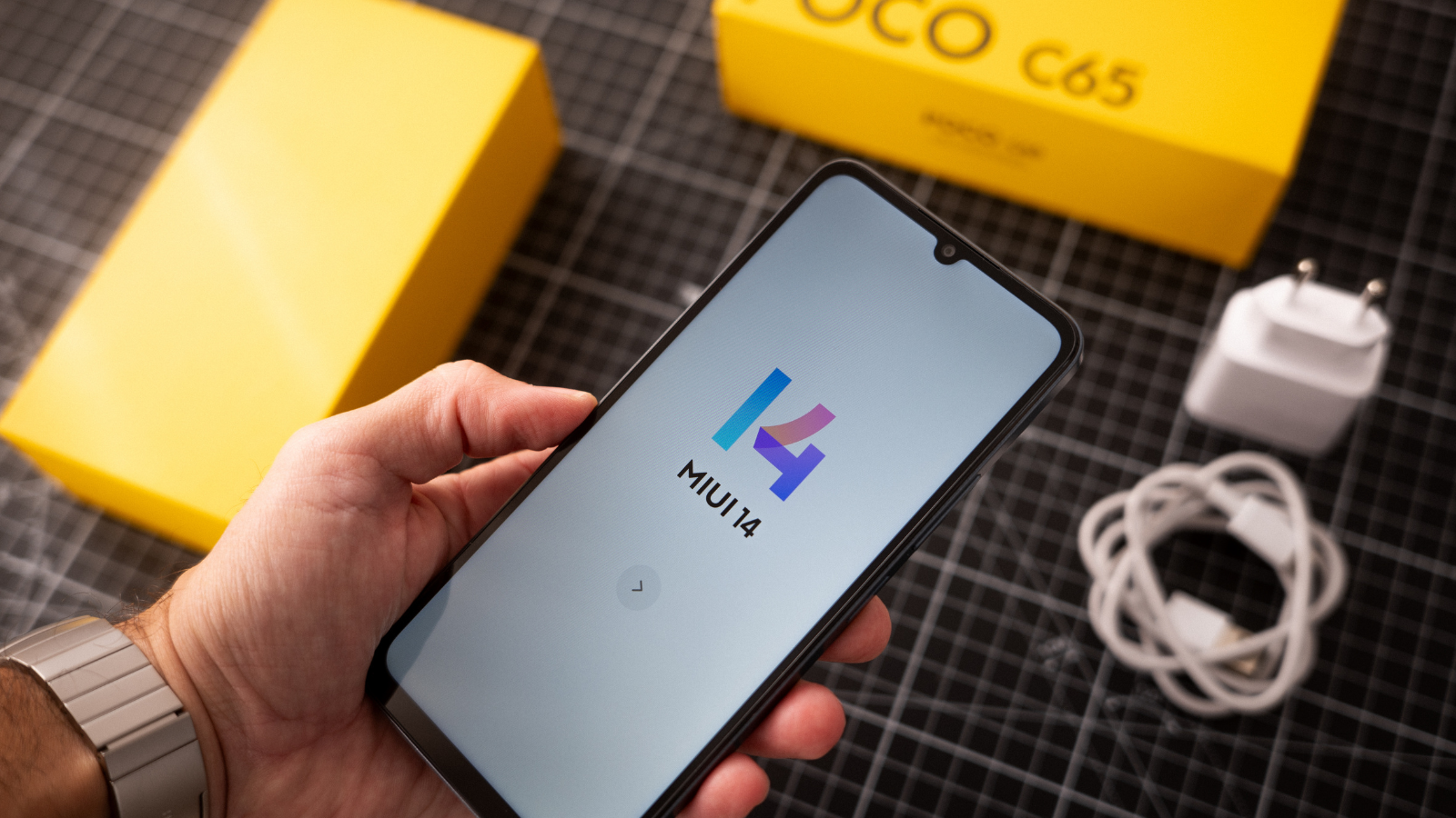 Móvil POCO con MIUI 14 como versión