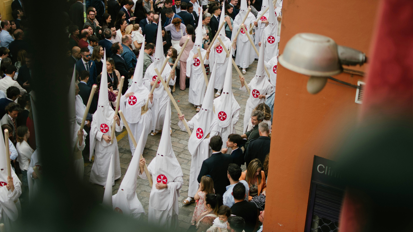 Nazarenos de una hermandad de Semana Santa