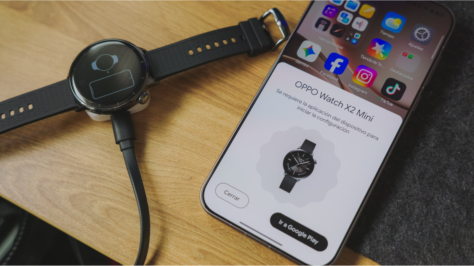 Proceso de vinculación de un OPPO Watch X2 Mini con un teléfono móvil Android mediante una ventana emergente de configuración.
