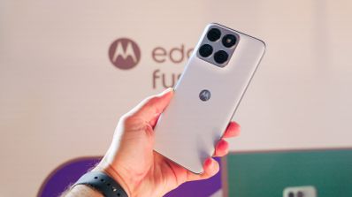 Motorola Edge 70 fusion en mano