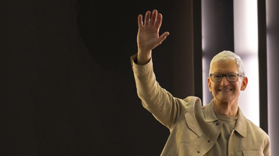 Tim Cook despidiéndose