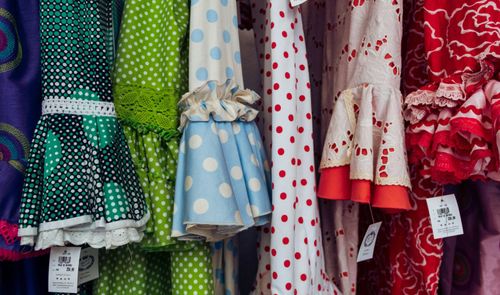 Trajes de flamenca de una tienda