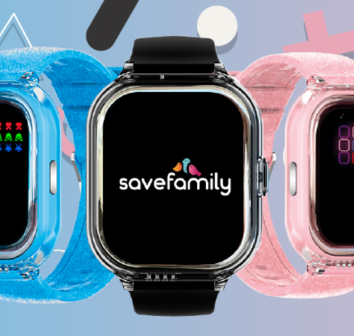 Tres relojes inteligentes infantiles SaveFamily en colores azul, negro y rosa con diferentes interfaces en sus pantallas sobre un fondo grafico.