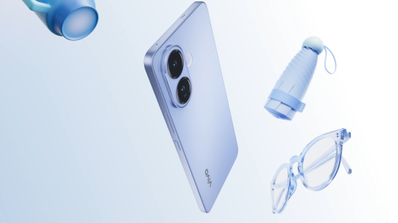 Parte trasera de un smartphone Vivo en color azul claro con doble cámara trasera, acompañado de accesorios flotantes como gafas y una linterna.