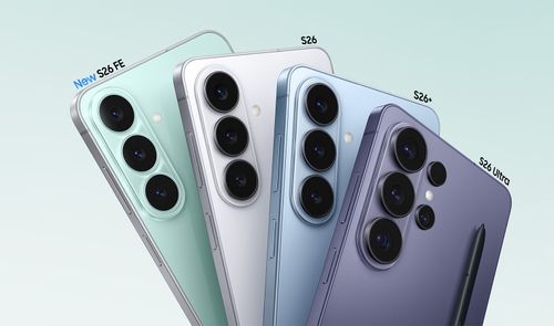 Cuatro smartphones Samsung Galaxy S26 en distintos colores vistos desde su parte posterior para mostrar el diseño de las cámaras.