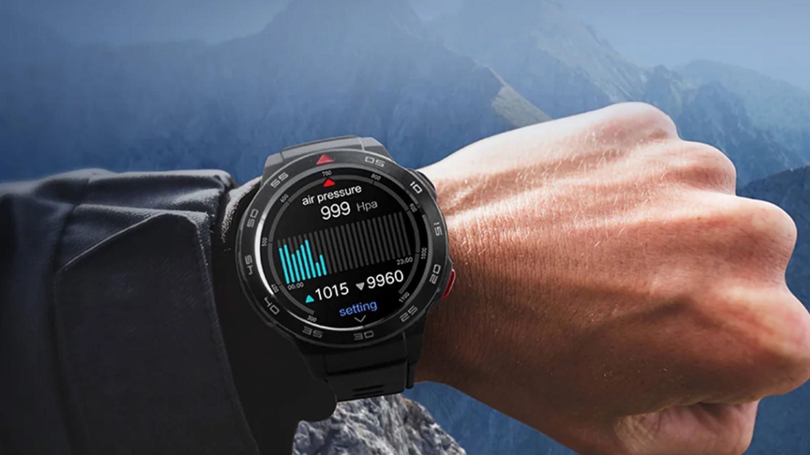 Primer plano de un reloj inteligente Mibro GS Pro en la muñeca mostrando datos de presión atmosférica en un entorno de montaña.