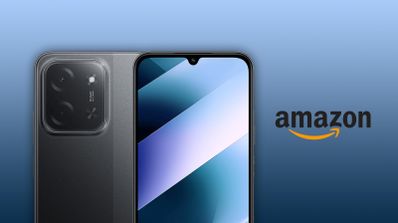 Detalle frontal y trasero del smartphone POCO C85 junto al logotipo de Amazon sobre fondo azul.