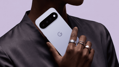 Parte trasera de un smartphone Google Pixel 11 en color Glaciar con su módulo de cámaras horizontal.