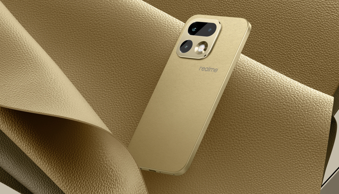Parte trasera del realme 16 Pro en color dorado sobre una superficie con textura de cuero a juego.