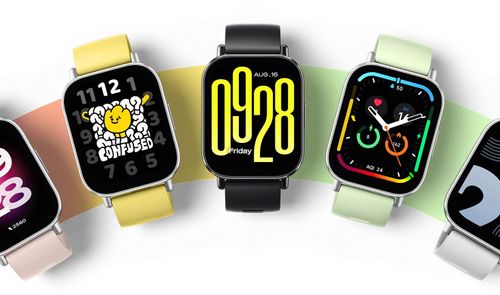 Cinco relojes inteligentes Redmi Watch 5 Active dispuestos en abanico con diferentes correas y esferas personalizadas.