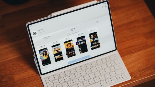 Pantalla de la HUAWEI MatePad Air mostrando la interfaz de descarga de la aplicación CapCut.