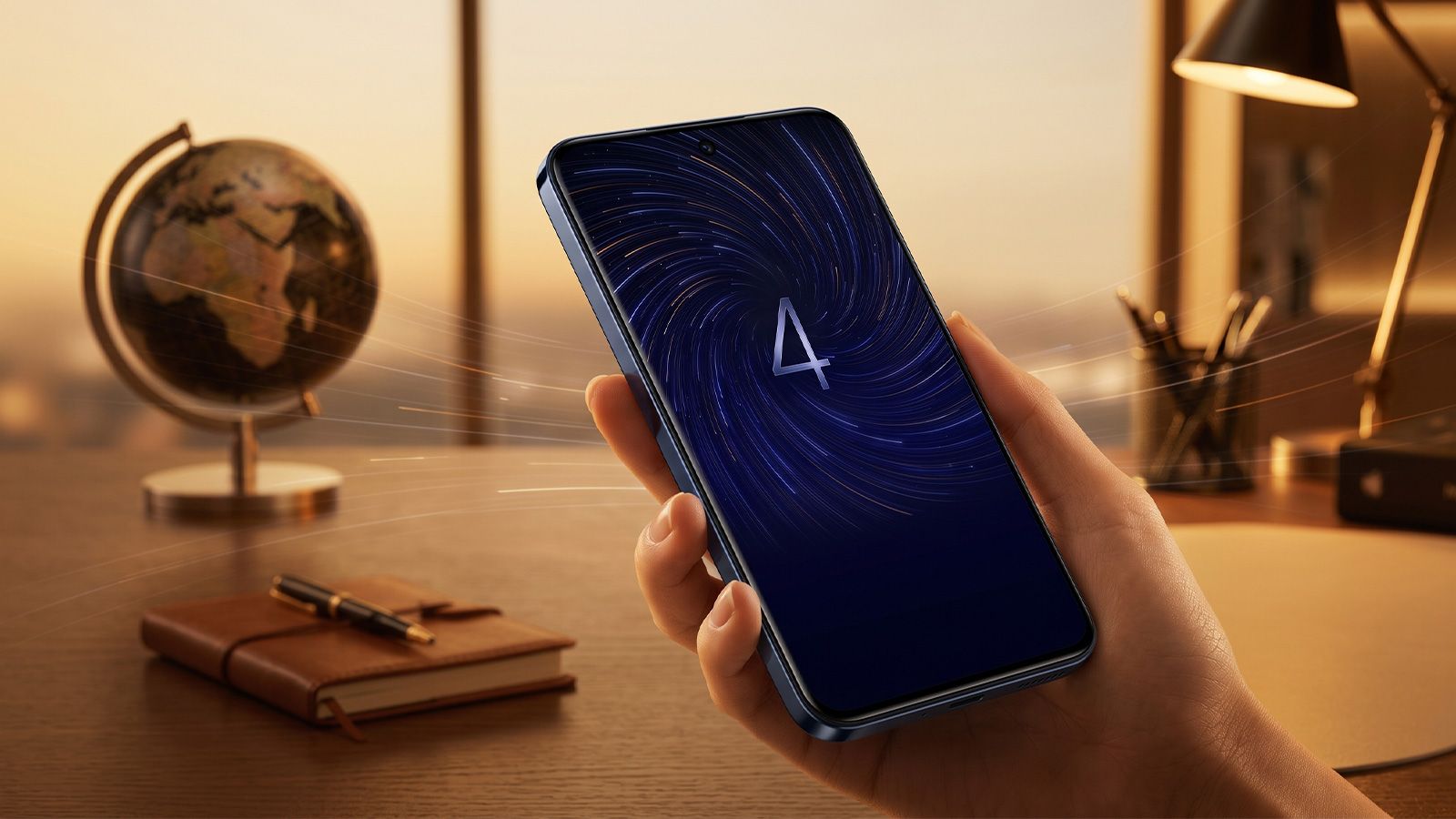 Mano sujetando un smartphone que muestra el número 4 sobre un fondo azul en espiral.