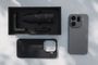 Teléfono móvil OPPO Find X9 Pro junto a una funda protectora y un estuche con lentes externas y accesorios de fotografía.