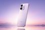 Teléfono inteligente REDMI Note 17 Pro 5G en color morado flotando sobre una superficie acuática al amanecer.